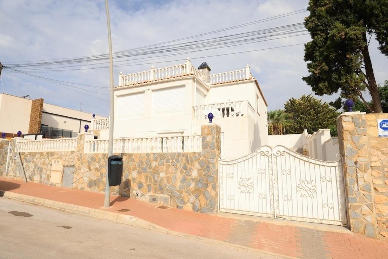 COR3069-2344: Villa for sale in Torrevieja