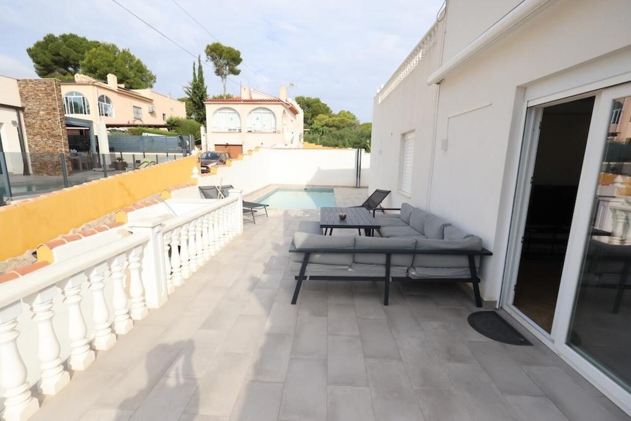 COR3069-2344: Villa for sale in Torrevieja