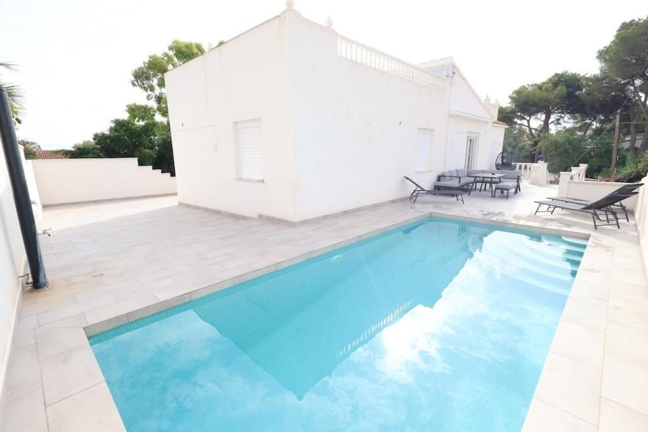 COR3069-2344: Villa for sale in Torrevieja