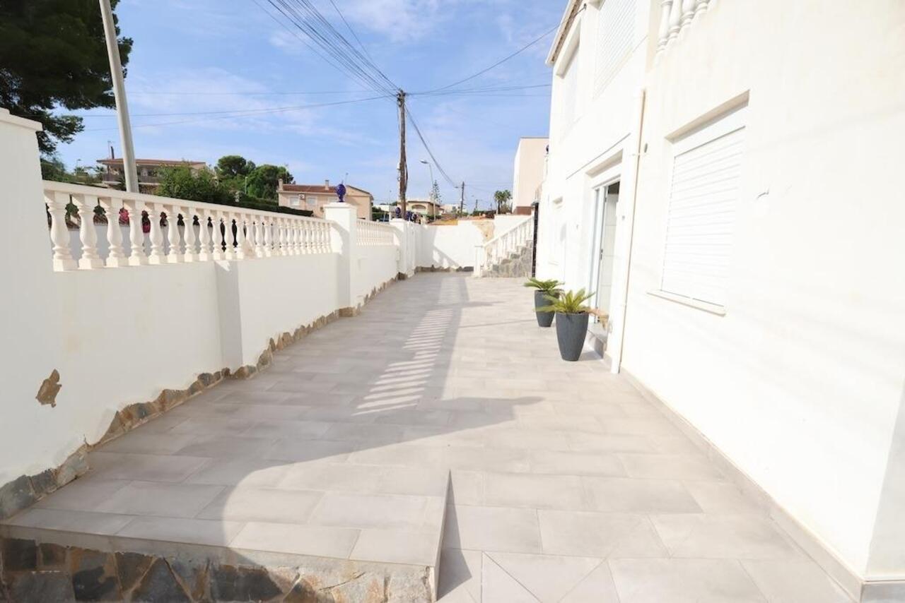COR3069-2344: Villa for sale in Torrevieja