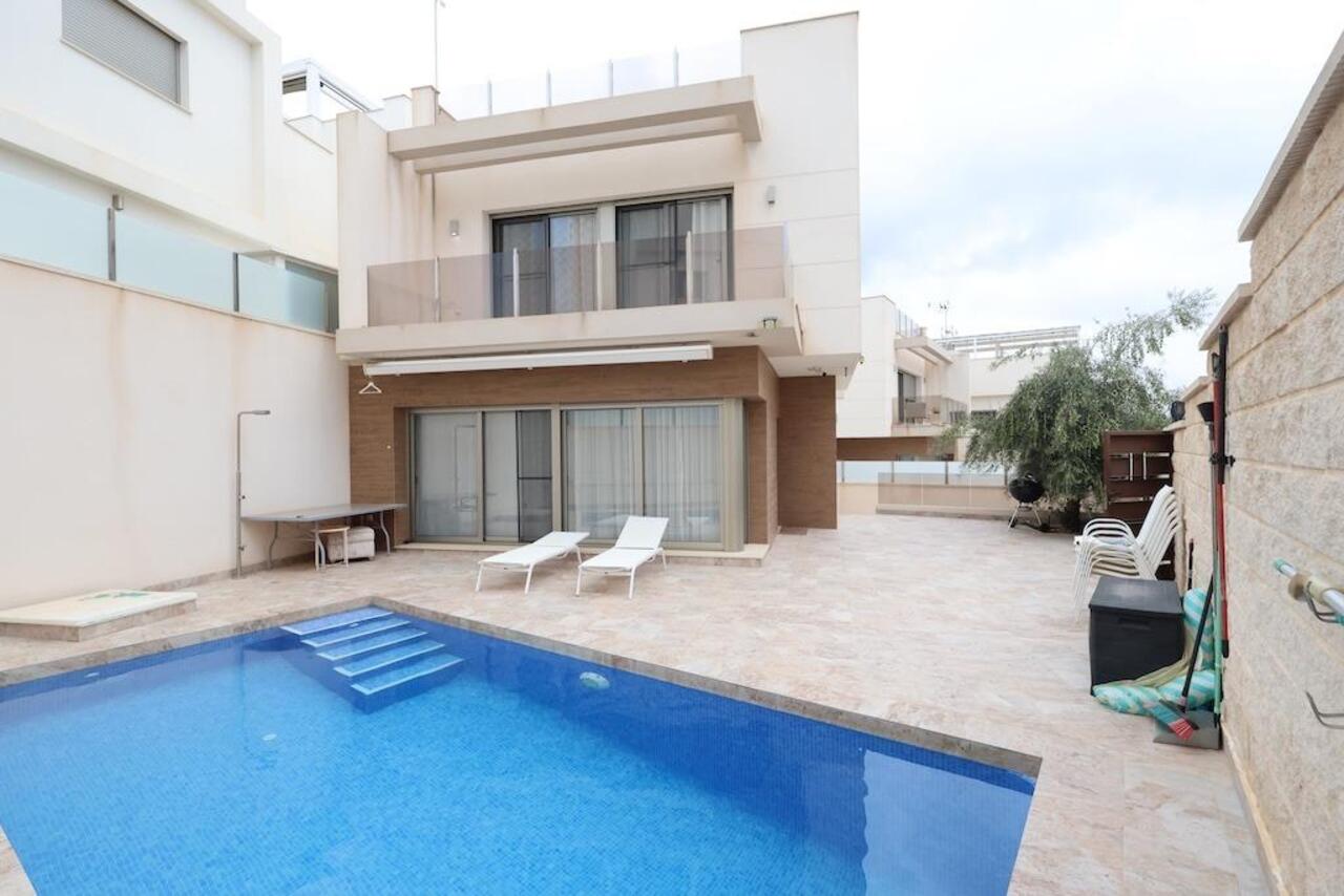 COR3071-2344: Villa for sale in Orihuela Costa