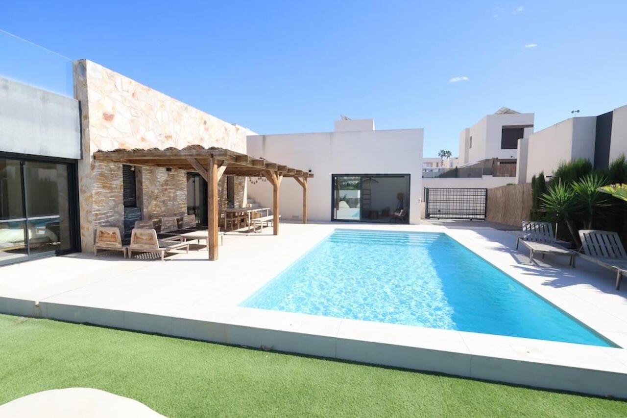 COR3072-2344: Villa for sale in Algorfa
