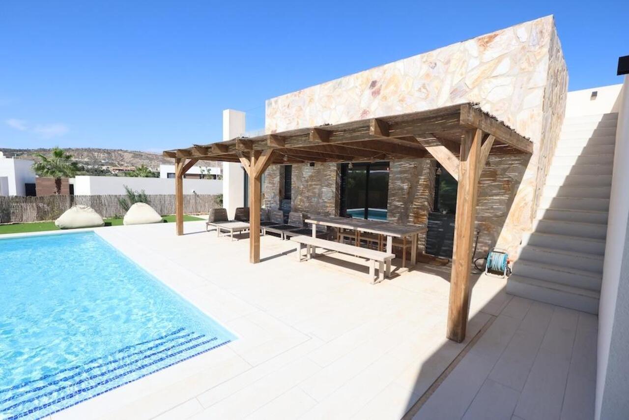 COR3072-2344: Villa for sale in Algorfa