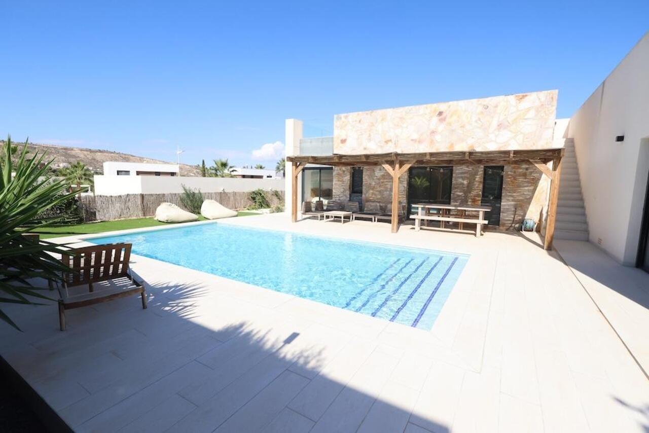 COR3072-2344: Villa for sale in Algorfa