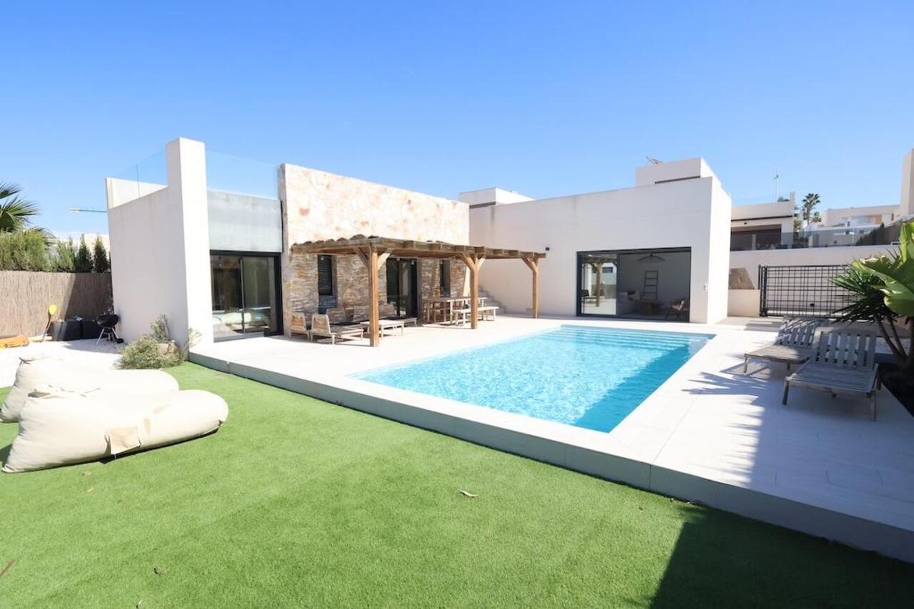 COR3072-2344: Villa for sale in Algorfa