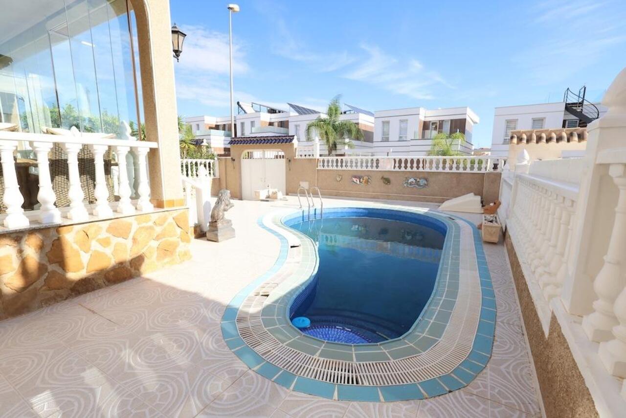 COR3073-2344: Villa for sale in Orihuela Costa