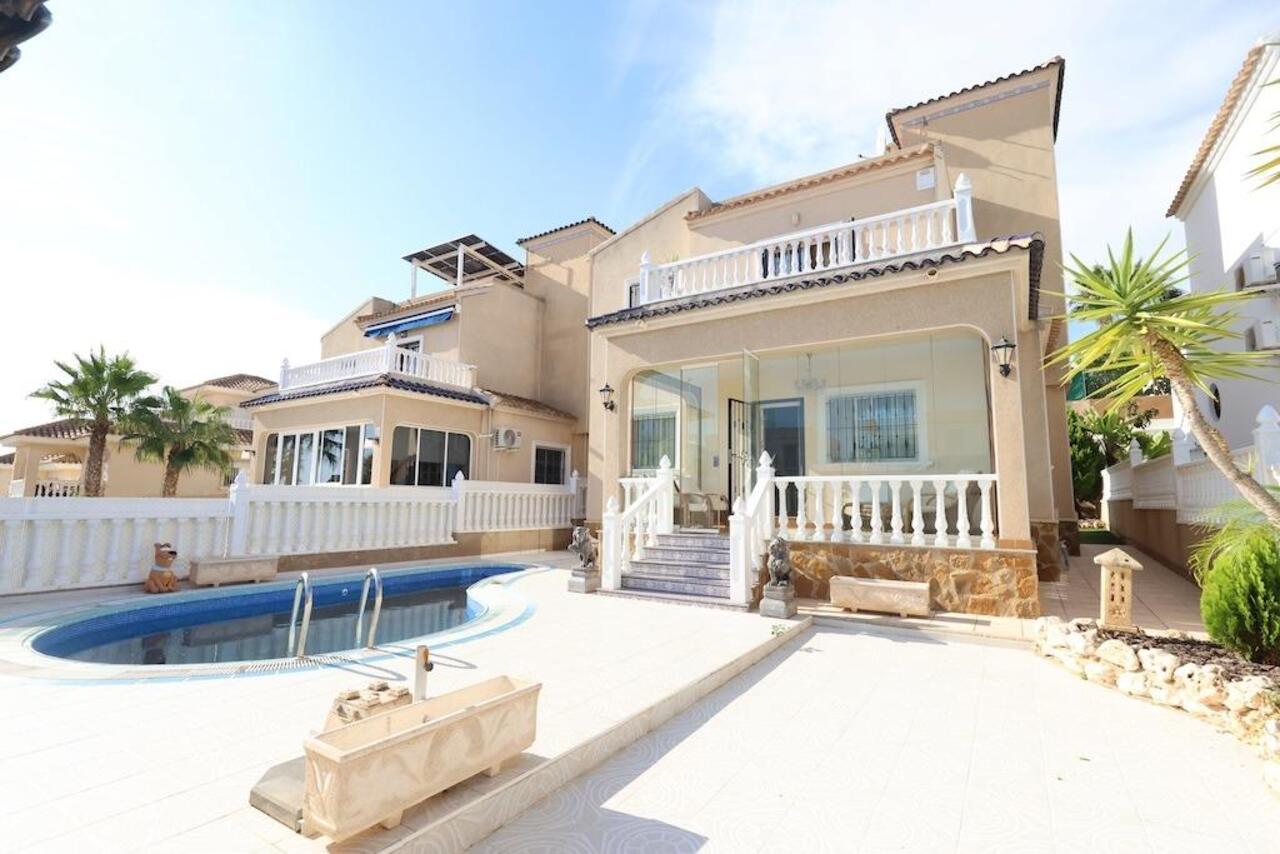 COR3073-2344: Villa for sale in Orihuela Costa
